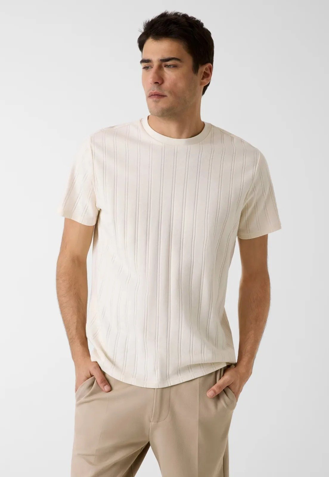 Camiseta Guess Malha Trabalhada Off White