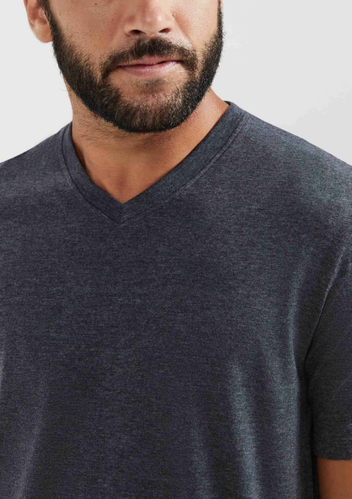 Vista 2 Kit 3 Camisetas Masculinas Básicas Gola V Hering cinza Hering cinza