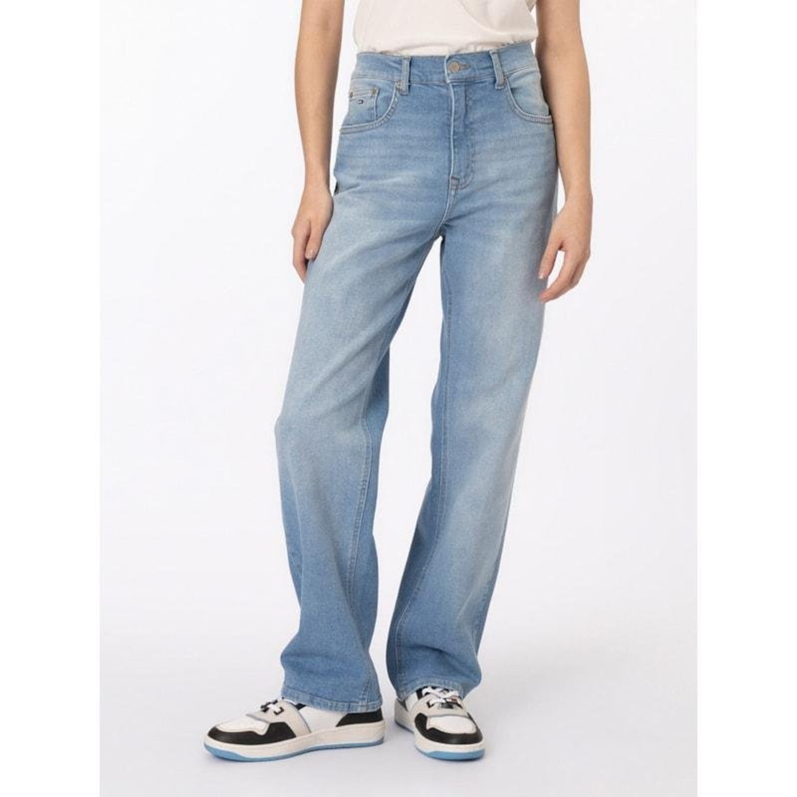 Calça Jeans Slim com Lavagem Média e Bordado Discreto Azul