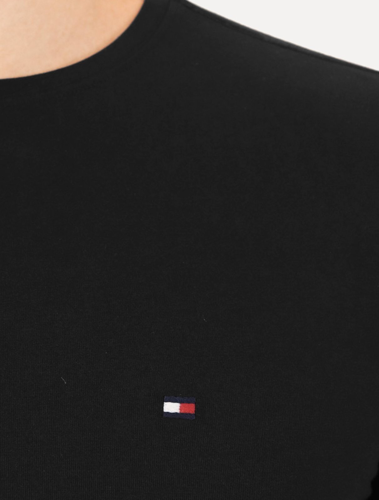 Vista 3 Camiseta Tommy Hilfiger Masculina Slim Fit Essential Stretch Preta preto Tommy Hilfiger preto