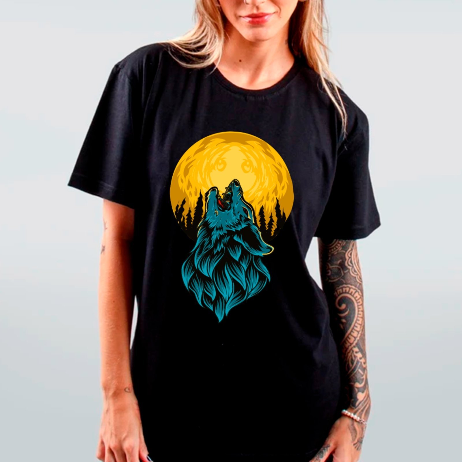 Camiseta Ousy Streetwear Lobo Uivando Lua Cheia com Floresta Oversized Unissex Preto