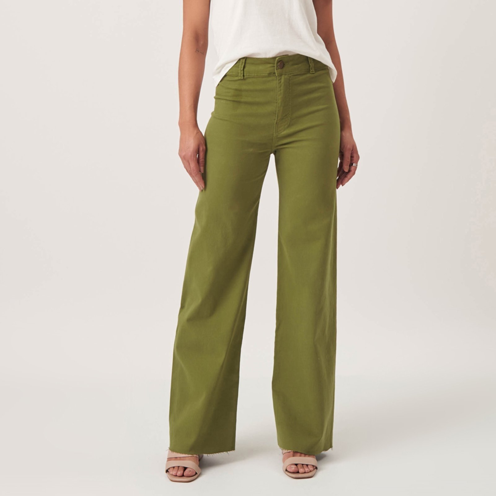 Calça Jeans Confort Color Wide Leg Sem Costuras Laterais Verde Oliva