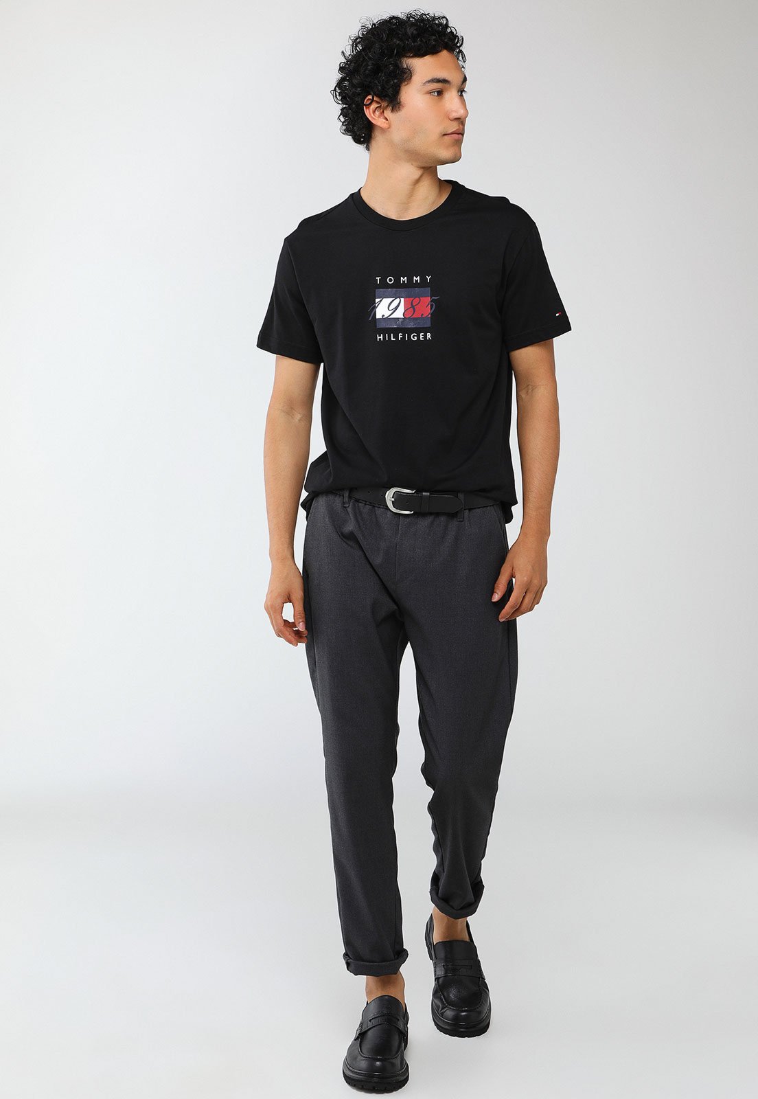 Vista 3 Camiseta Masculina Tommy Hilfiger Linear Flag Preta preto Tommy Hilfiger preto