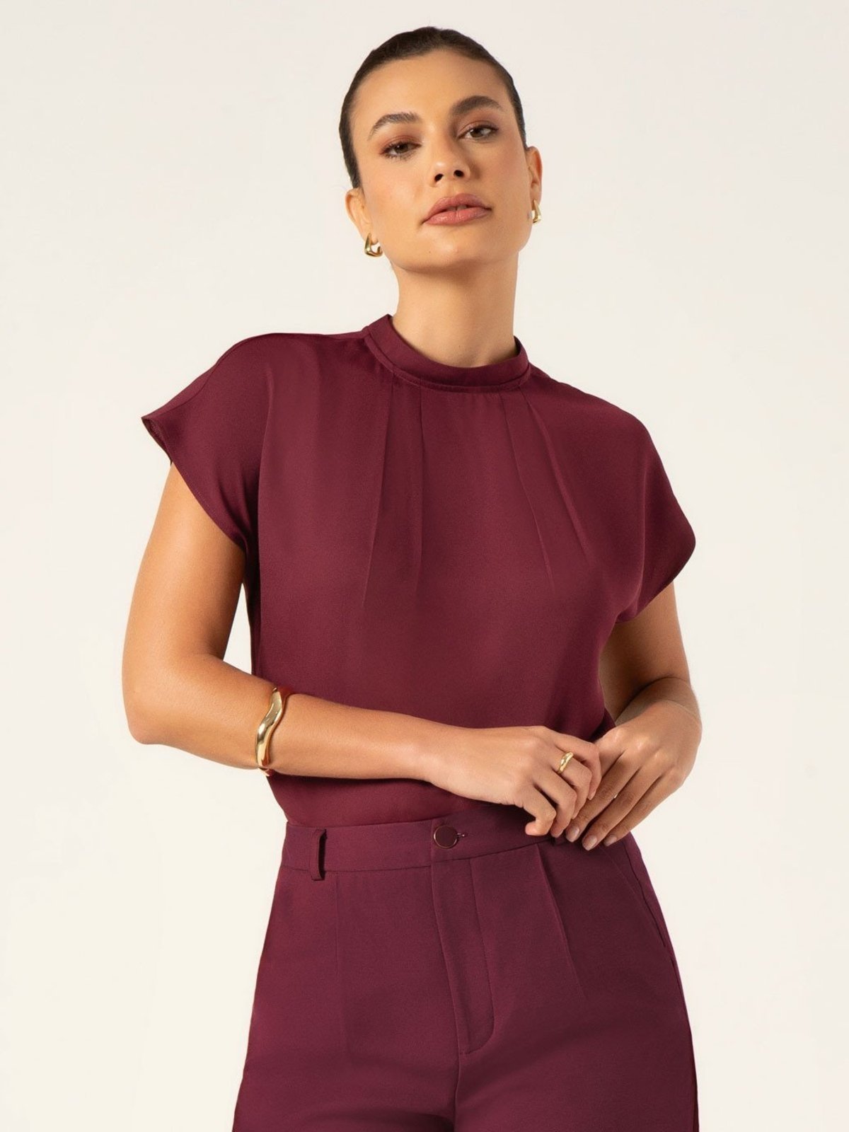 Blusa com Ombros Deslocados de Crepe Vinho Analu