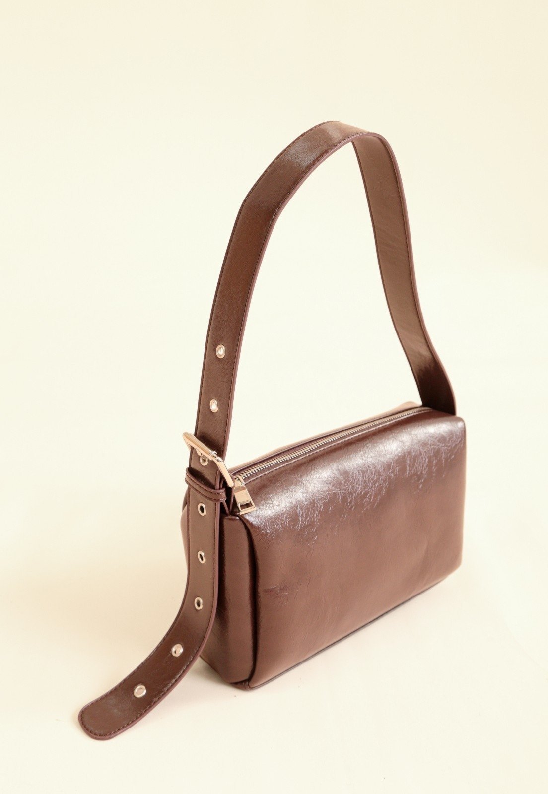 Bolsa Bowling Pop Me Média Com Alça E Fivela Marrom