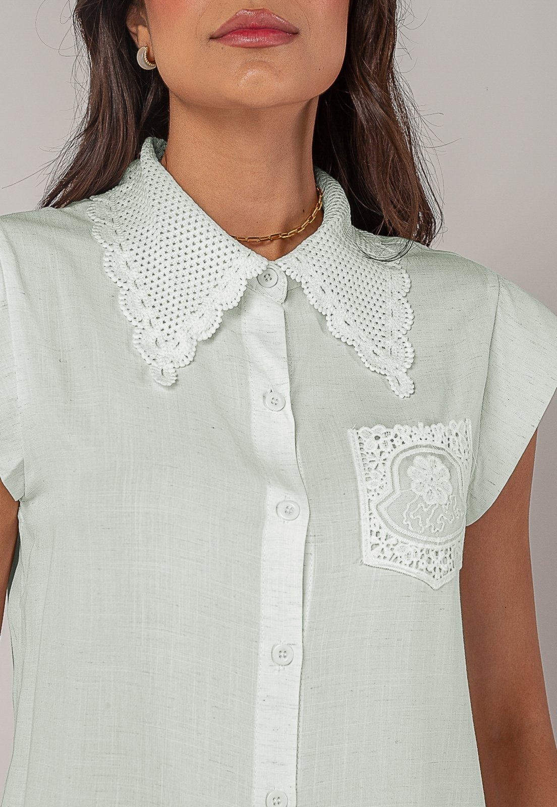 Blusa Alfaiataria Com Gola Em Renda E Bolso Decorado Salvatore Verde