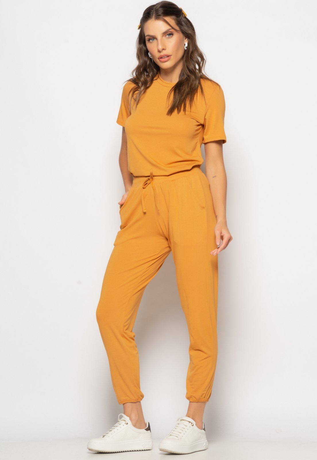 Conjunto Blusa Gola Redonda M/C e Jogger Recortes Malha Salvatore Caramelo