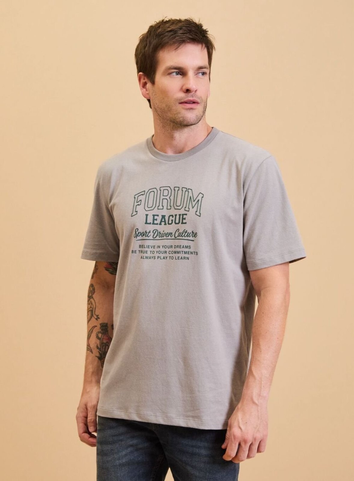 Camiseta Masculina New Box com Bordado Forum Cinza Niquel