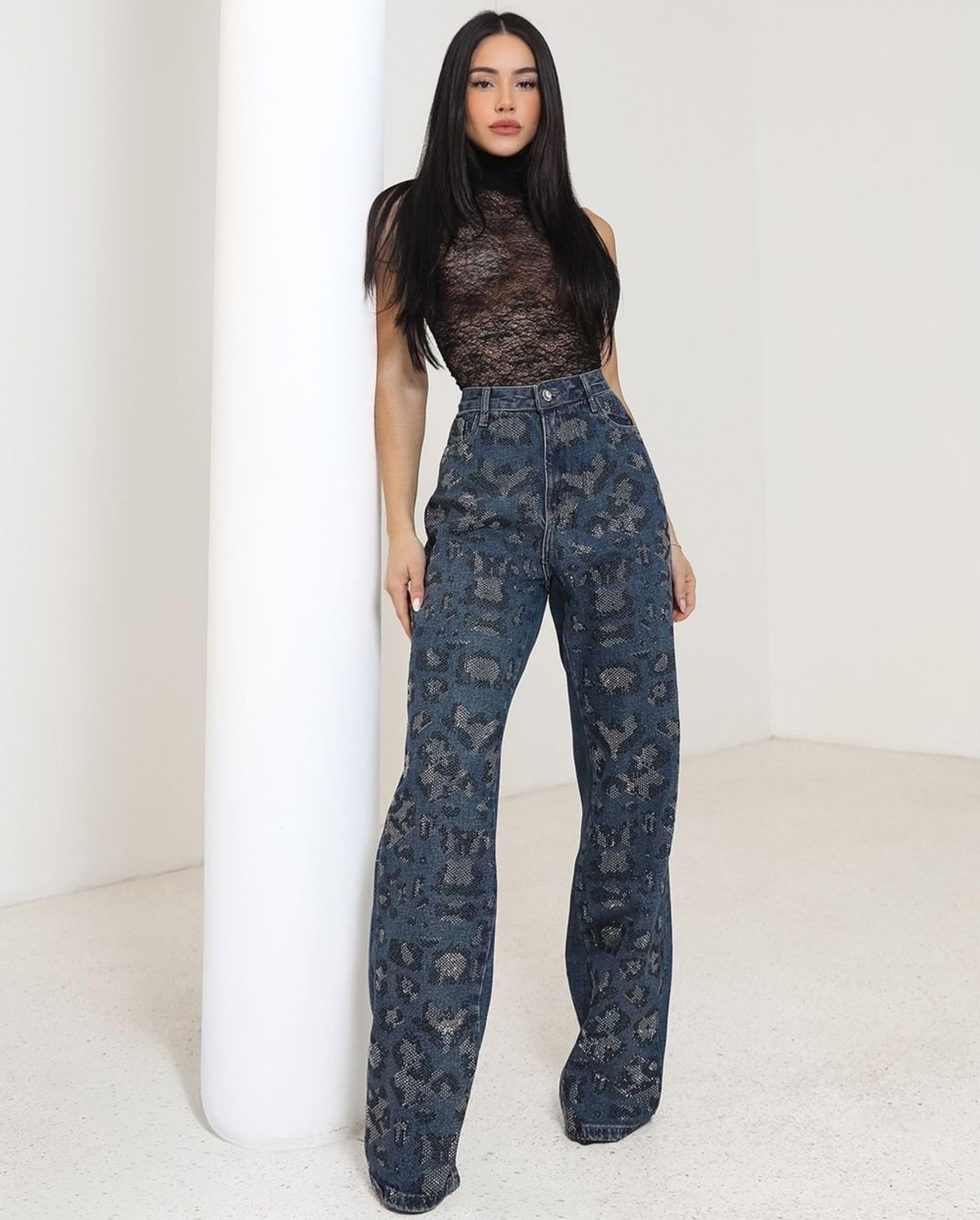 Calça Jeans Wide Leg Feminina com Aplicação 25642 Sujinha Escura Consciência