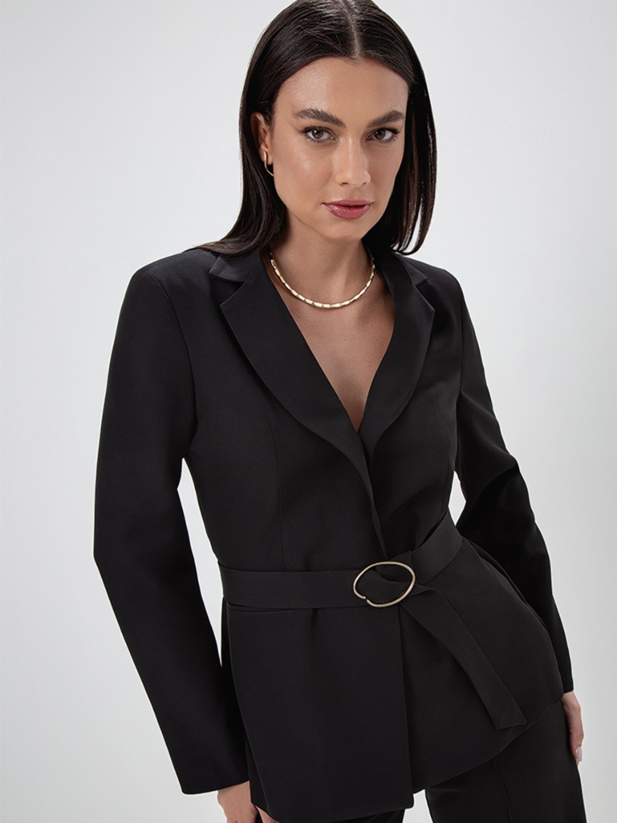 Blazer Intermediário em Alfaiataria com Fivela Preto Tania