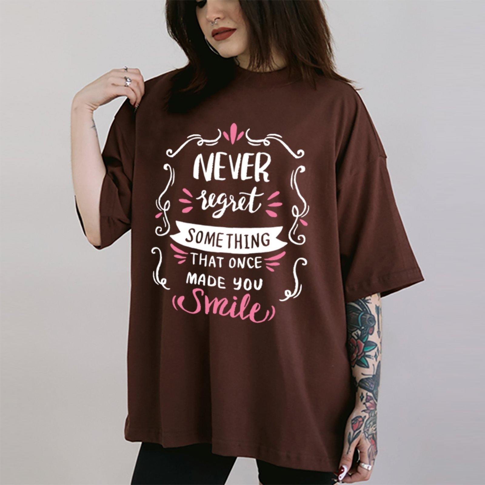 Camiseta Ousy Made You Smile Oversized Feminina Marrom