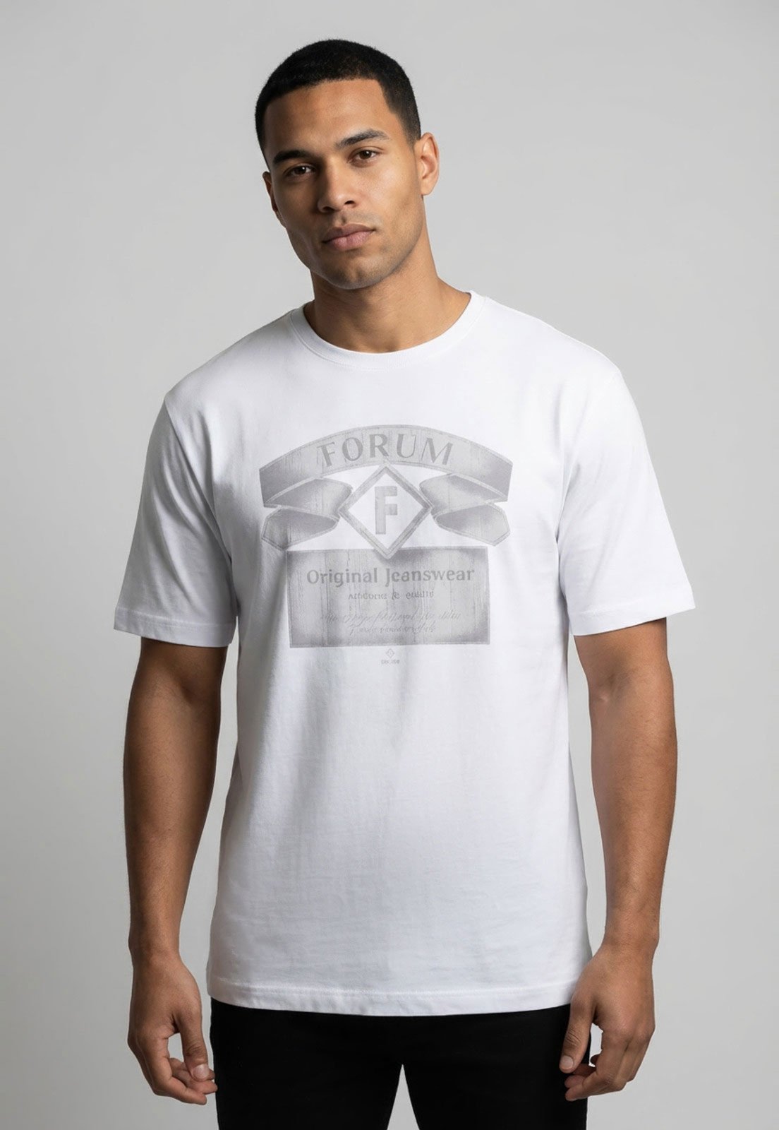 Camiseta Masculina Forum Detalhe Bordado Branca