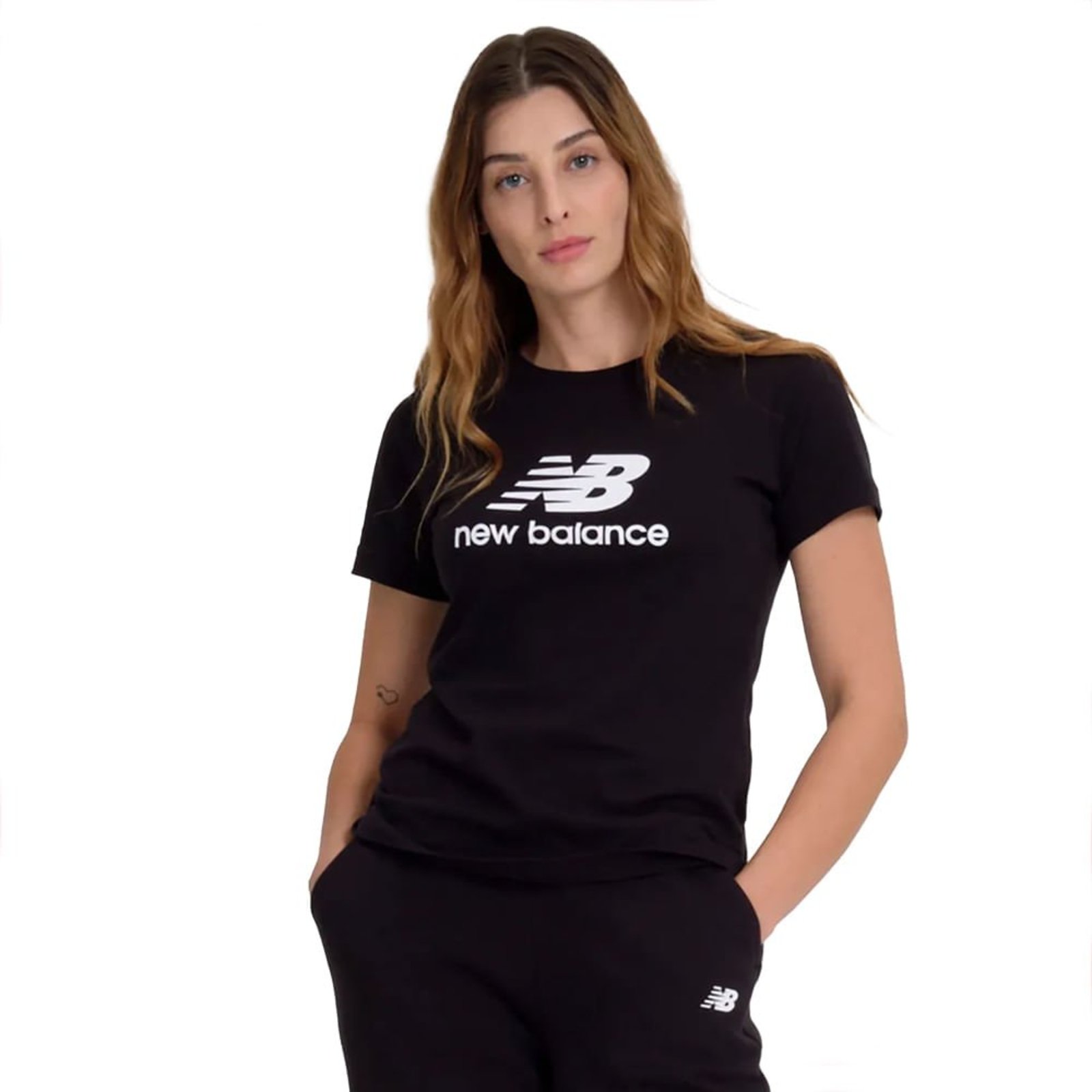 Vista 2 Camiseta Feminina New Balance Essentials Algodão preto New Balance preto