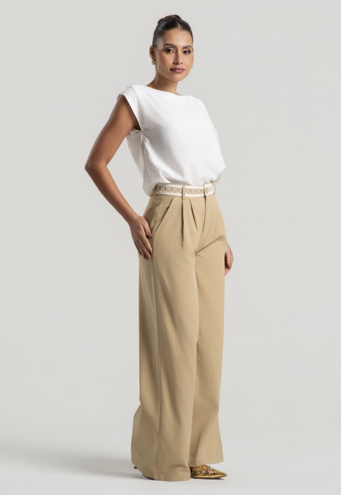 Calça Pantalona Alfaiataria Com Cinto de Renda Salvatore Bege