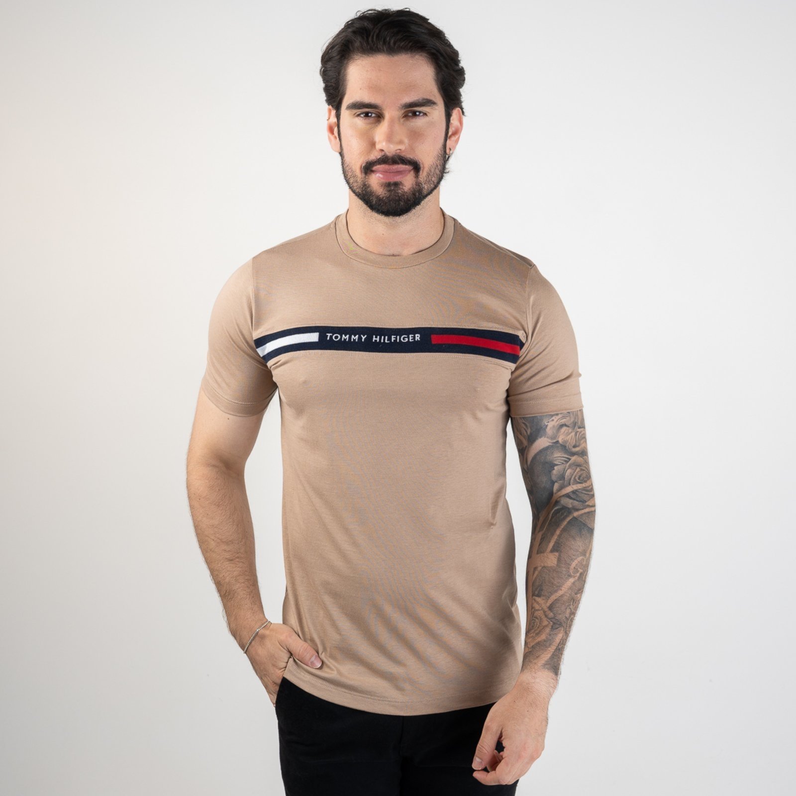 Vista 2 Camiseta Tommy Hilfiger Bordado Khaki cáqui khaki Tommy Hilfiger cáqui khaki