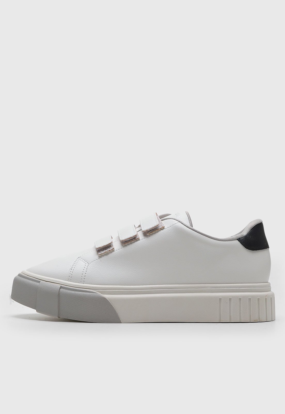Tênis Feminino Via Uno Detalhe Contrastante Branco e Preto