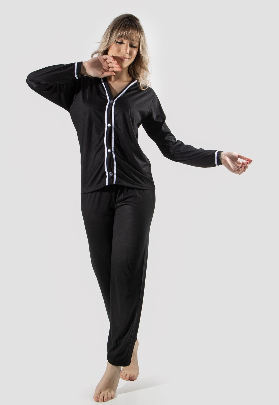 Pijama Blogueira Longo Aberto Botões Preto