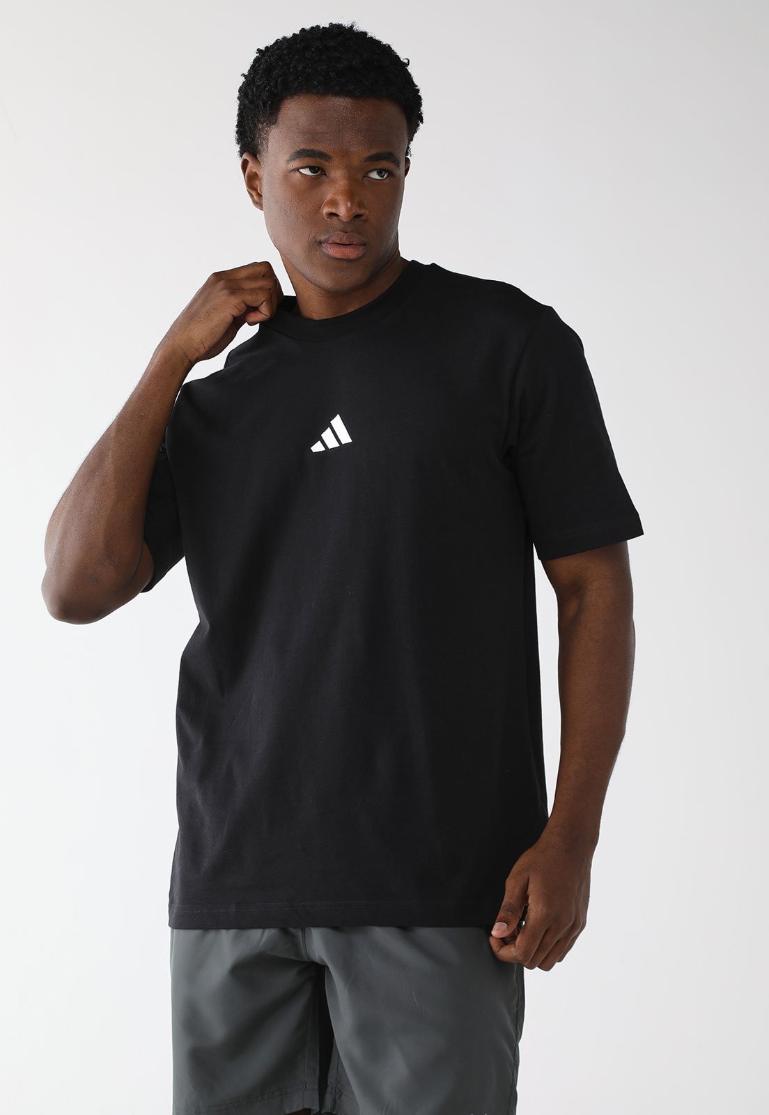Camiseta adidas Sportswear Reta Small Logo Preta