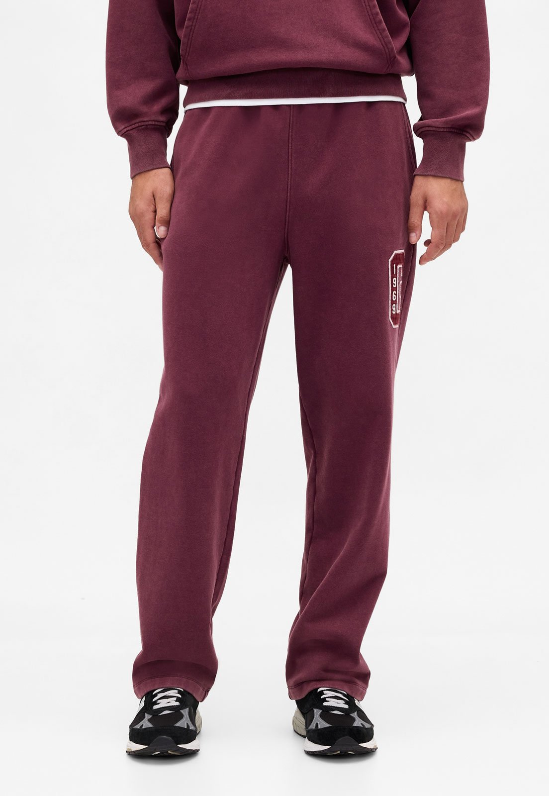 Calça Masculina GAP College Bordado Vinho