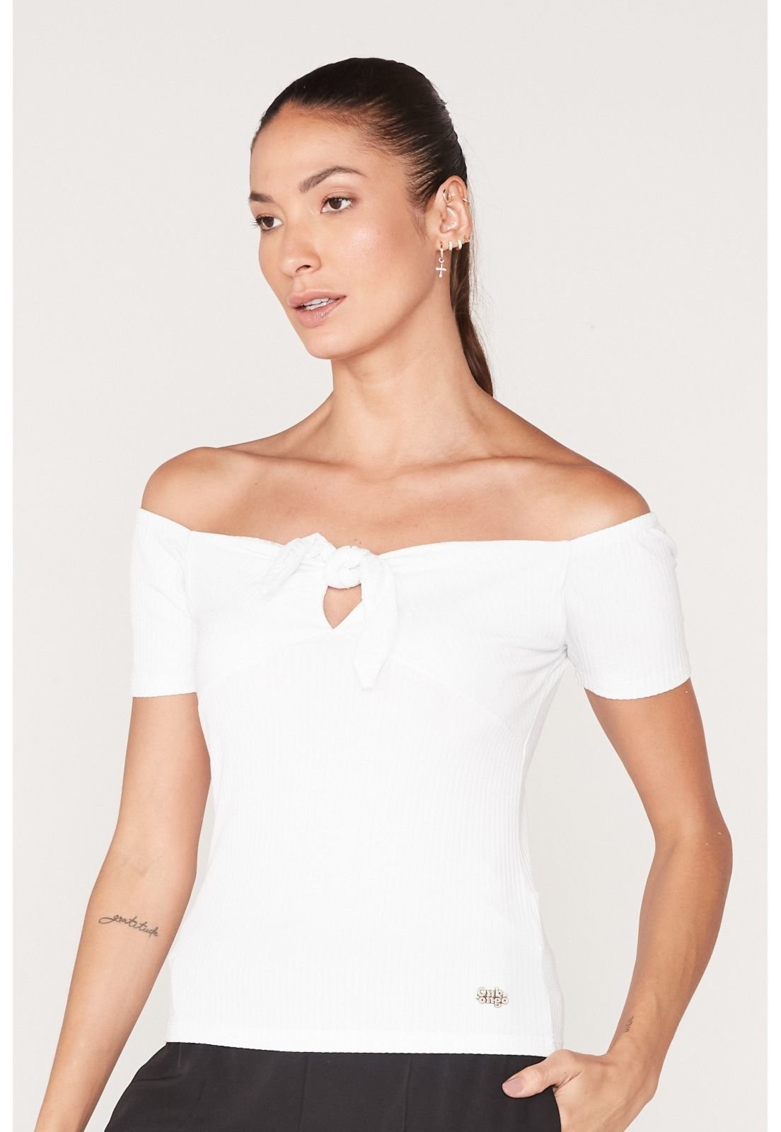 Camiseta Onbongo Feminina Ombro a Ombro Branca