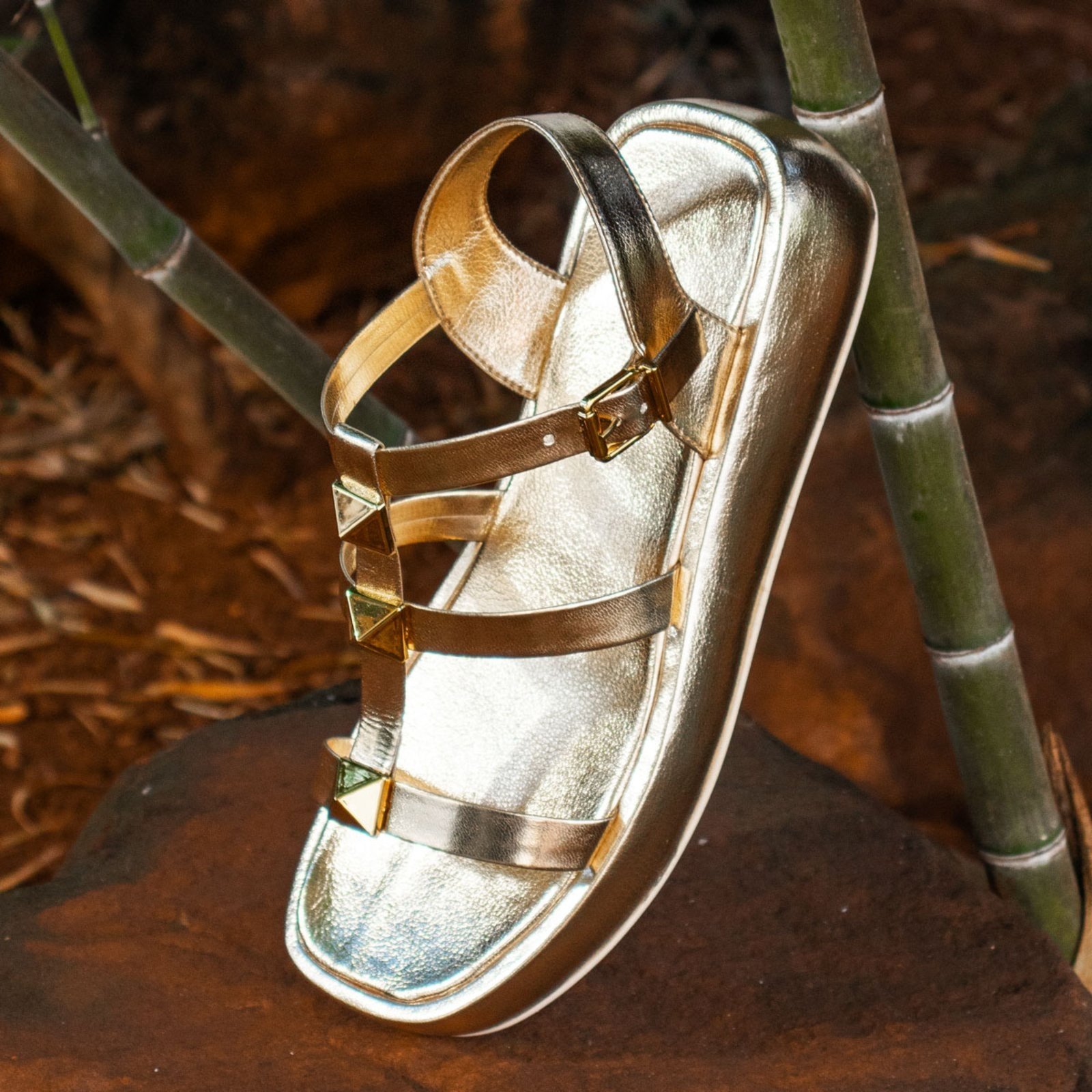 Sandália Feminina Macia Confortável Resistente Ajuste Fivela Leve Plataforma Anabela Moda Dourado