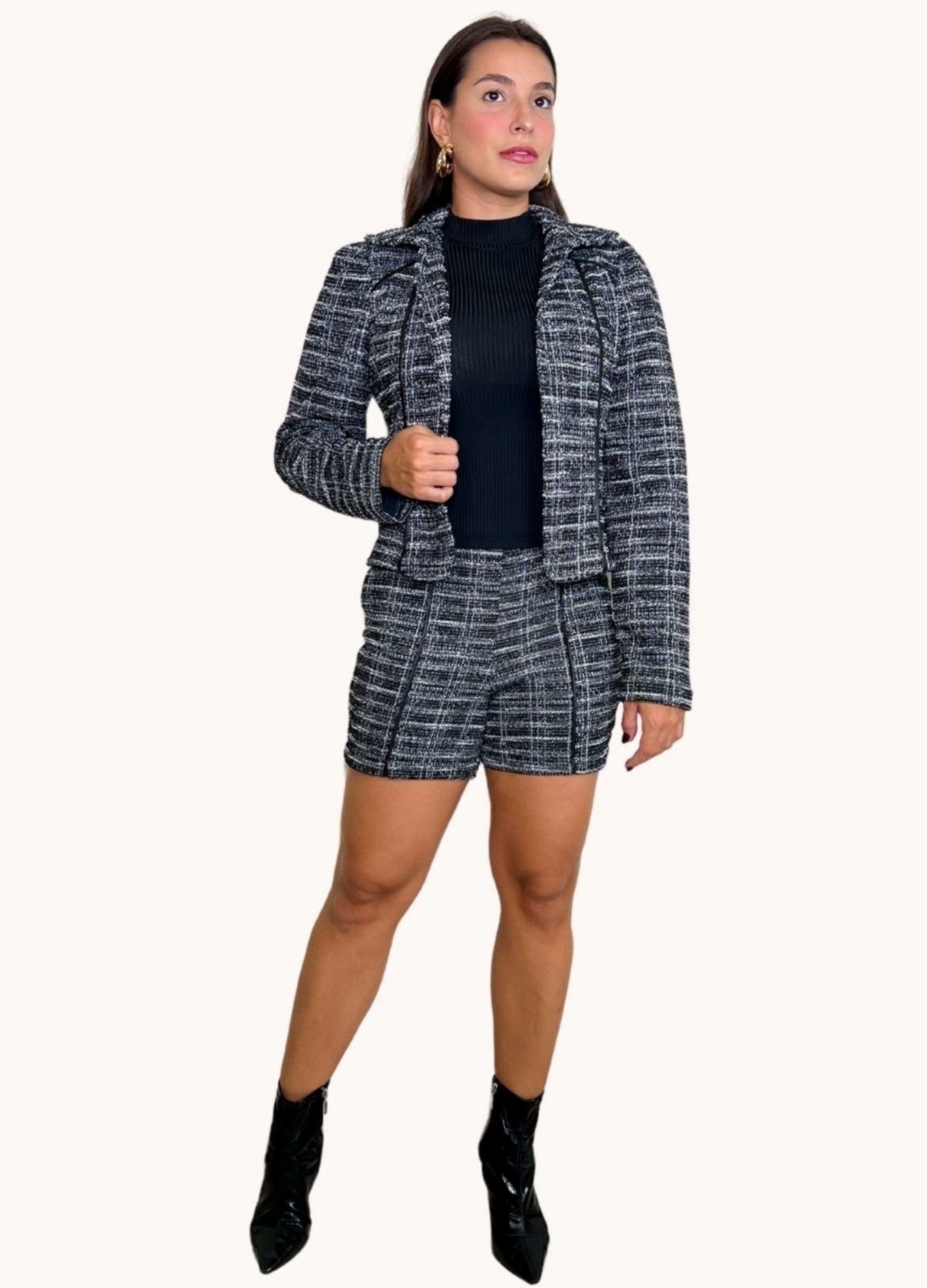 CONJUNTO FEMININO SHORT E CASACO COM VIVO PRETO