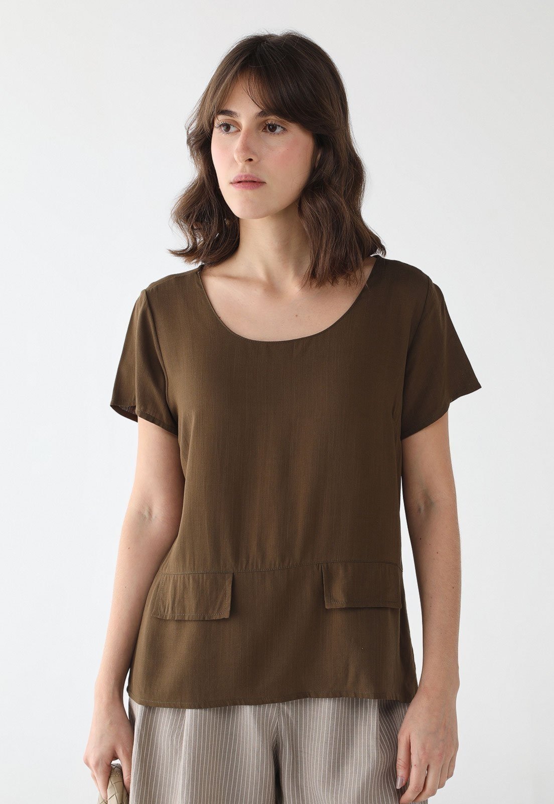 Blusa Feminina Pompier Manga Curta em Viscose Rayon com Lapela Verde