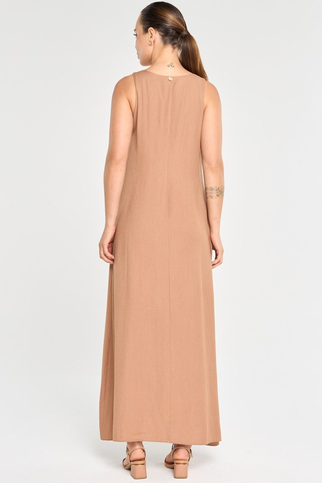 Vestido Longo PKS com Decote V e Cinto Caramelo