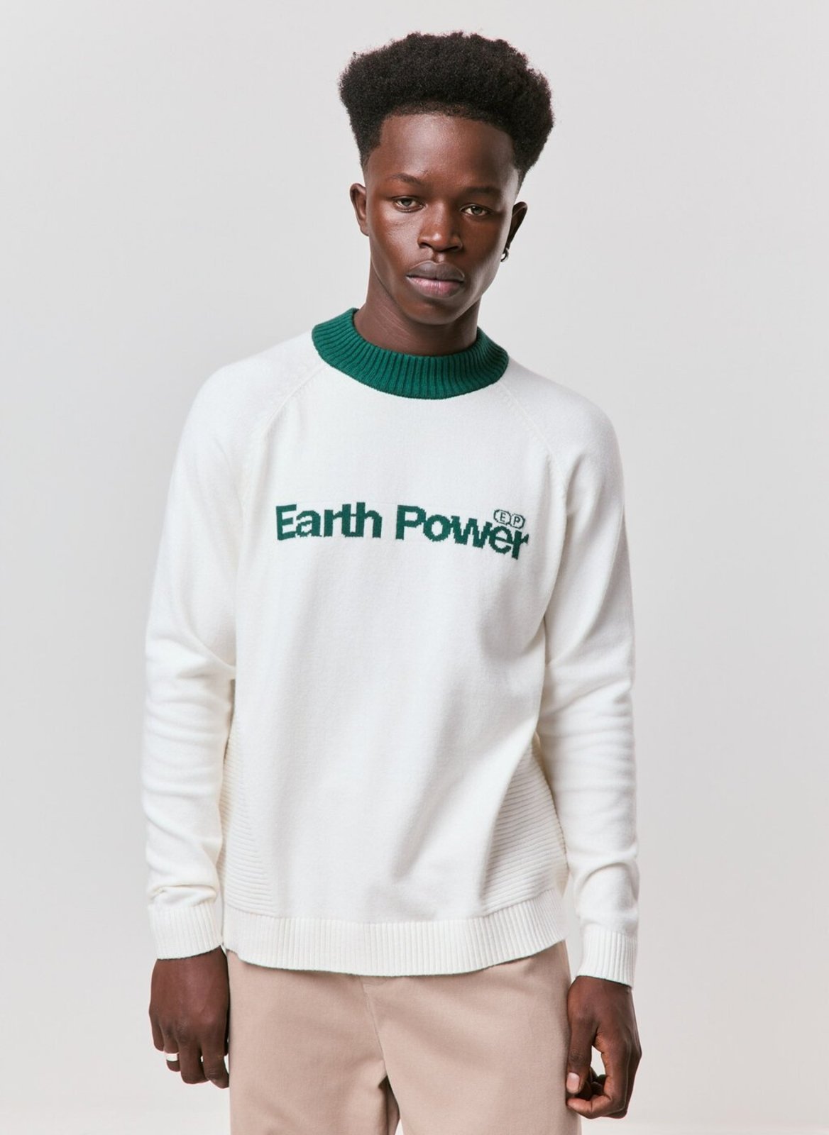 Tricô Off-White Com Gola Verde