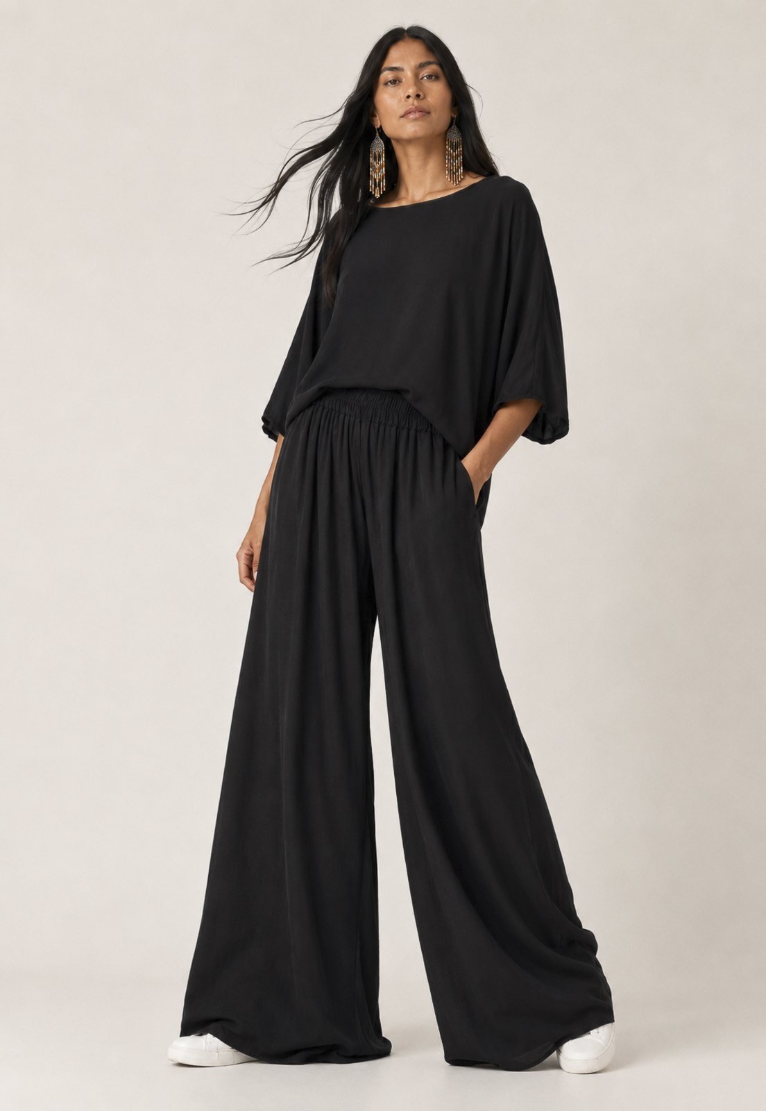 Conjunto Amazonia Vital Feminino Preto com Blusa Ampla e Calça Pantalona