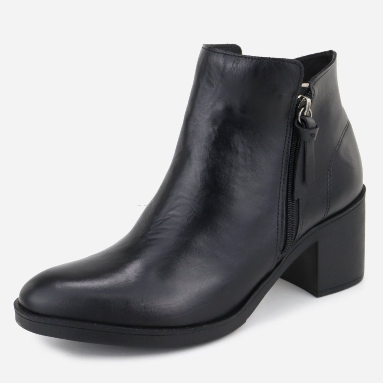 Bota em Couro Fashion Maria Paula Cano Curto Preta