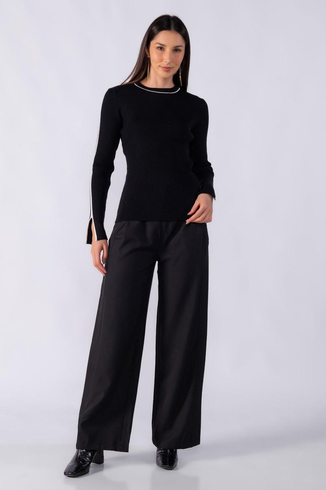 Blusa canelada com listra lateral da manga e gola Preto