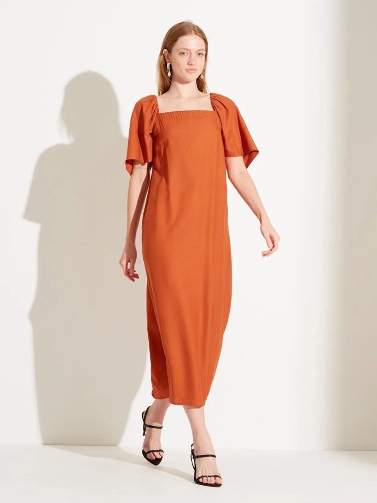 Vestido Forum Linho Marrom Burnit