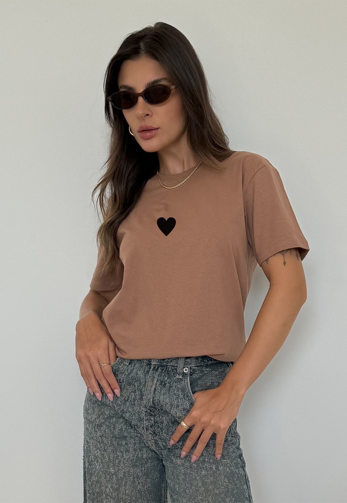 Camiseta Cianitas Marrom Estampa Coração