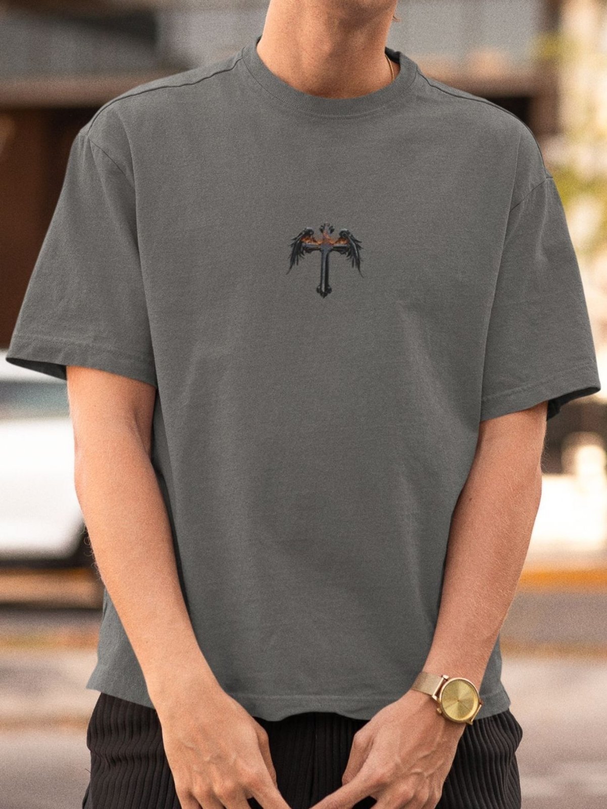 Vista 3 Camiseta Masculina GuGi Escultura Anjo Wings Chumbo cinza Gugi cinza