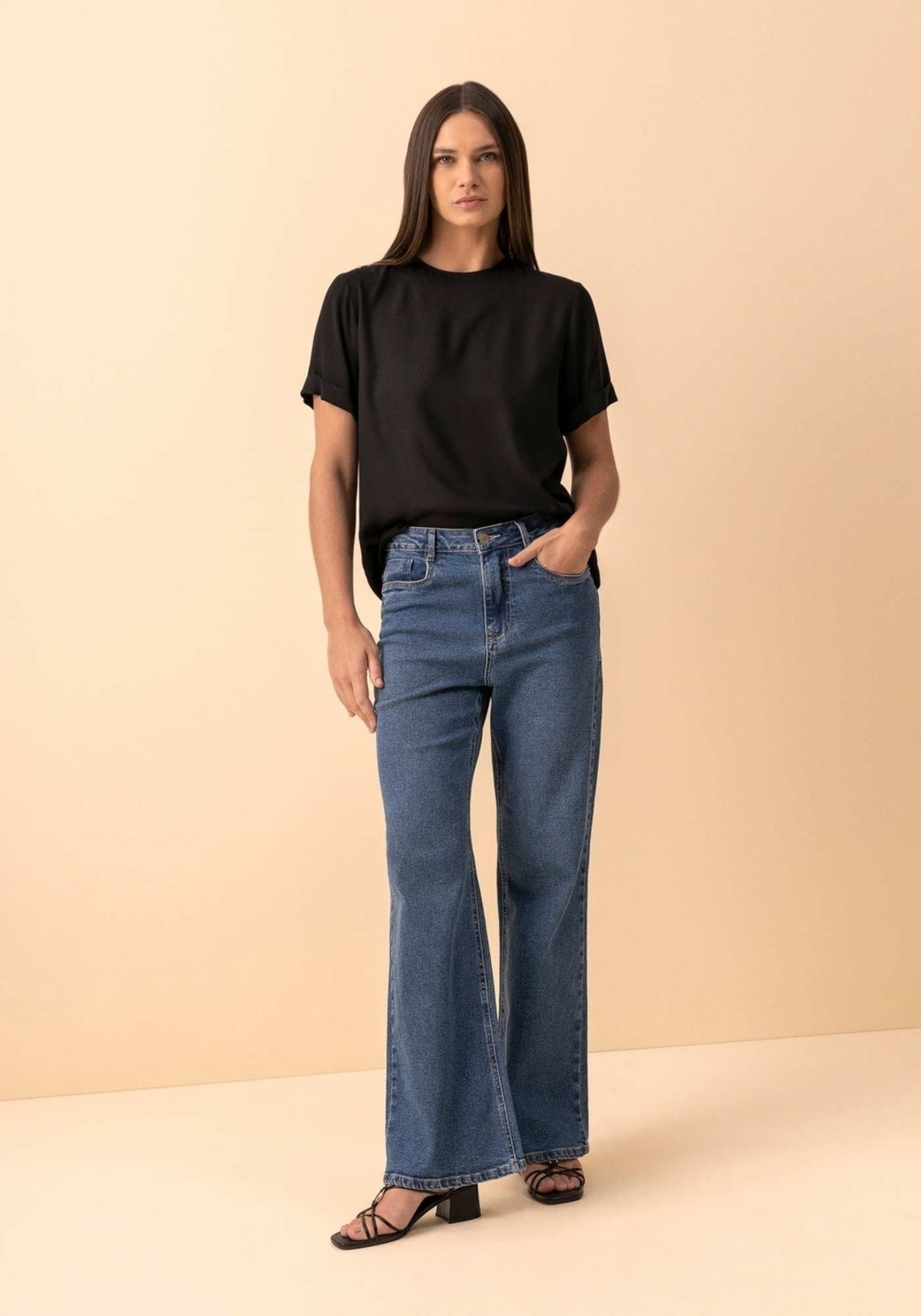 Blusa De Mangas Curtas Com Barras Dobradas E Bordado