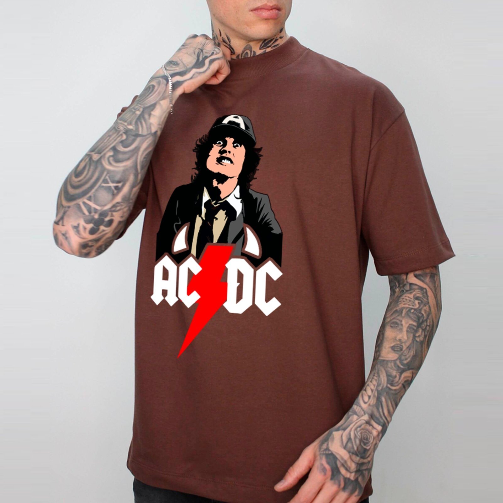 Vista 2 Camiseta Ousy Básica AC DC Angus Young Estilo Urbano Unissex rosa ousy rosa