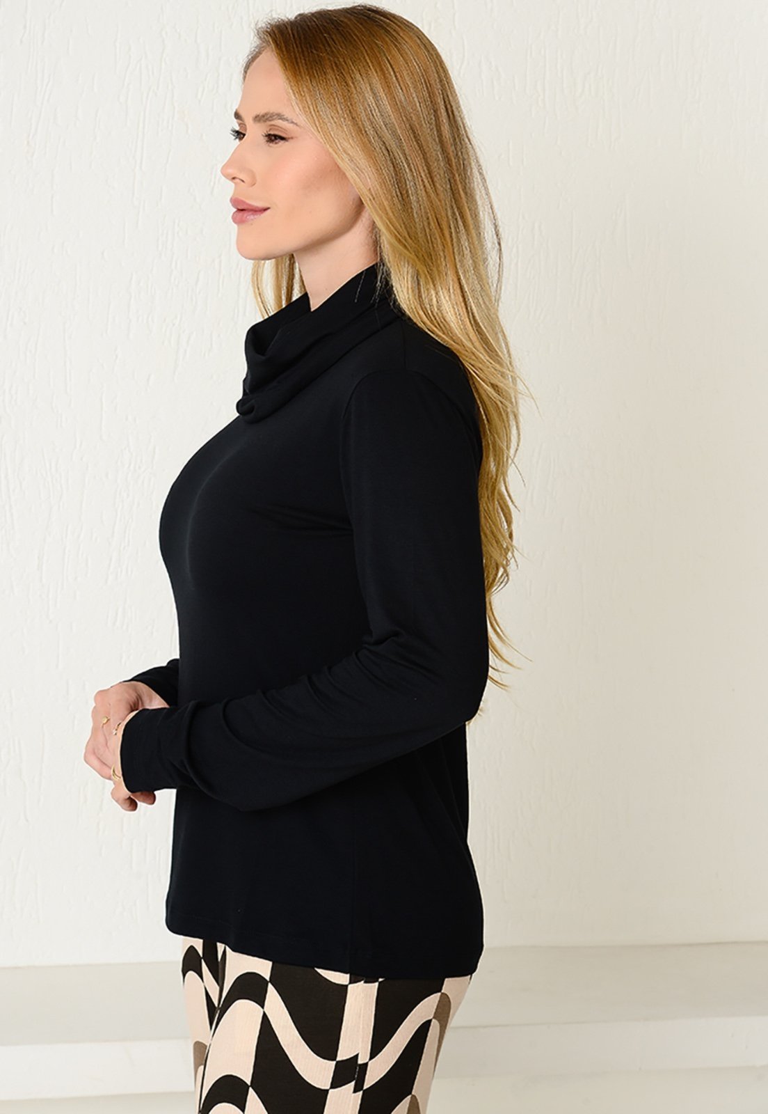 Vista 3 Blusa Gola Rolê Manga Longa BBonnie Lorena bege BBonnie bege