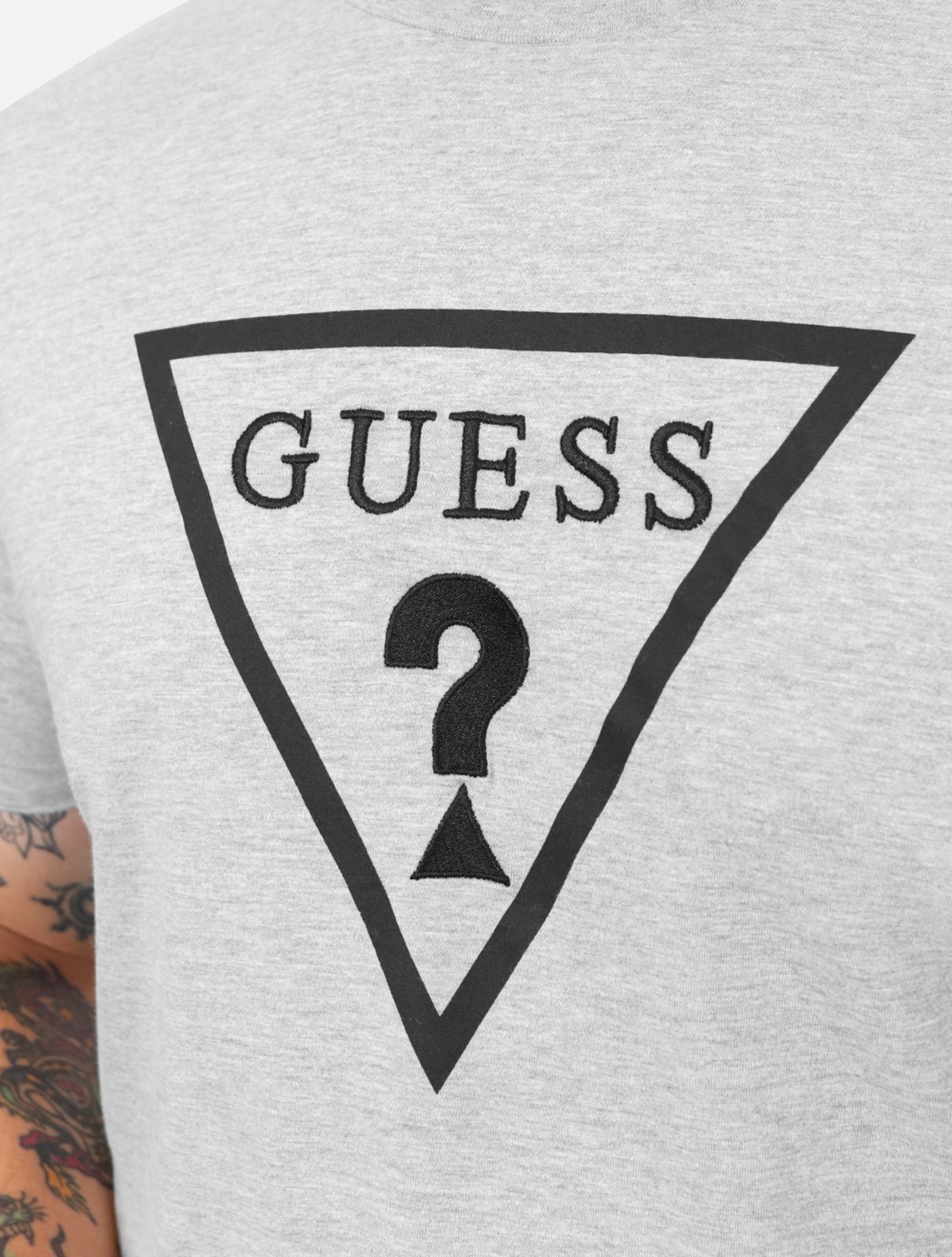Vista 3 Camiseta Guess Masculina Classic Logo Embossed cinza Guess cinza