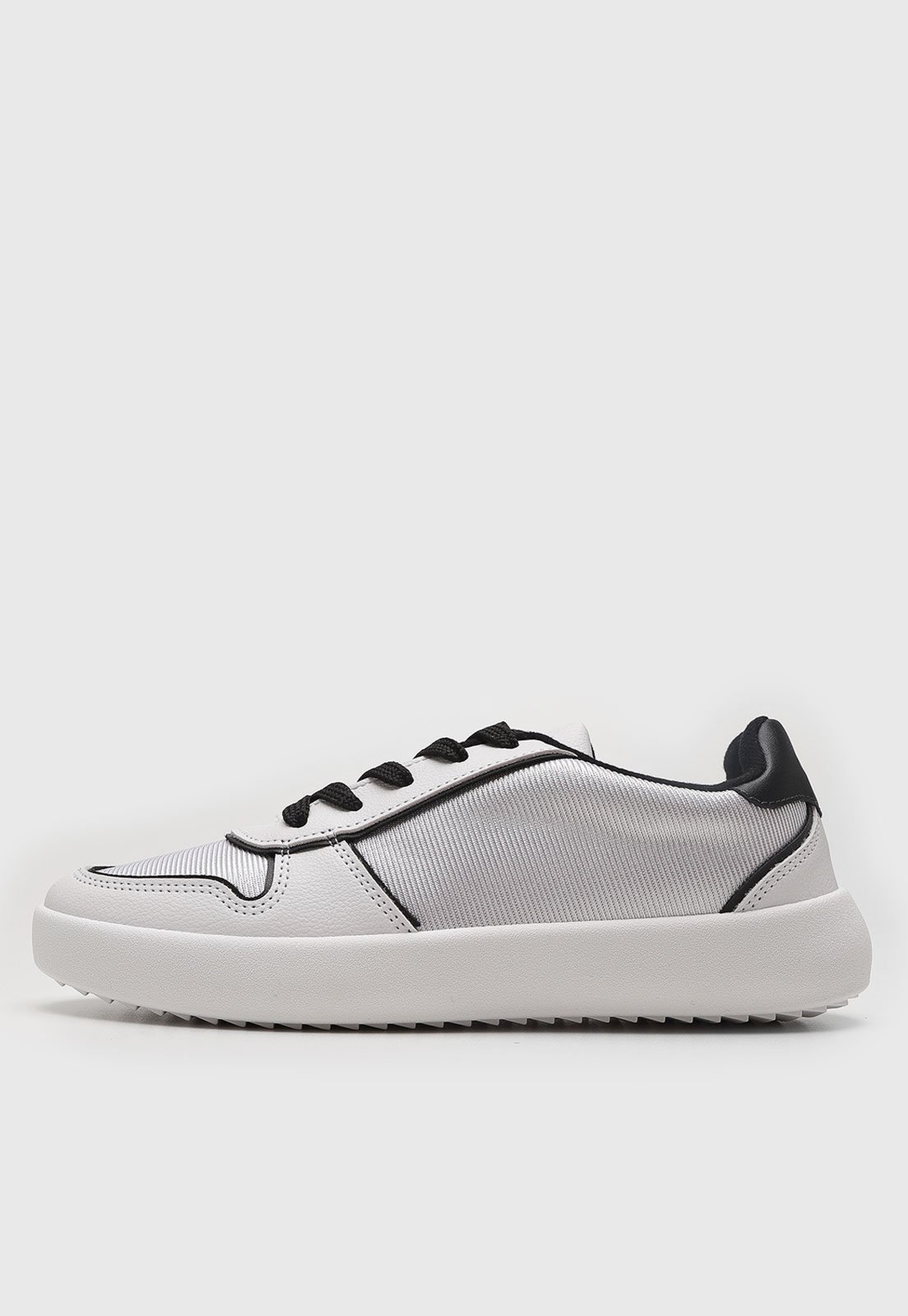 Tênis Feminino Moleca Ponta Arredondada Branco e Preto