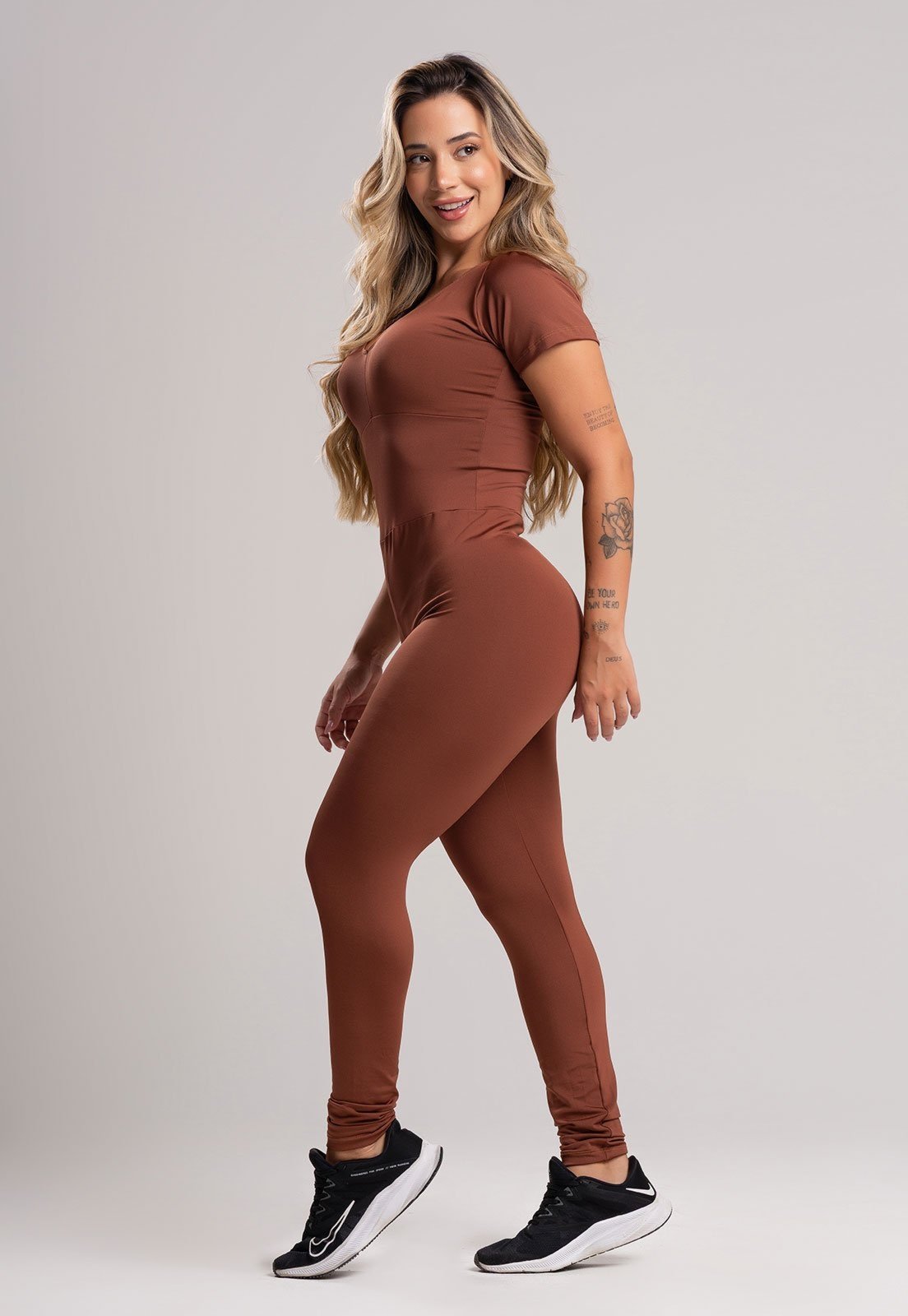 Macacão Longo MVB Modas Manga Curta Fitness Suplex Liso Marrom