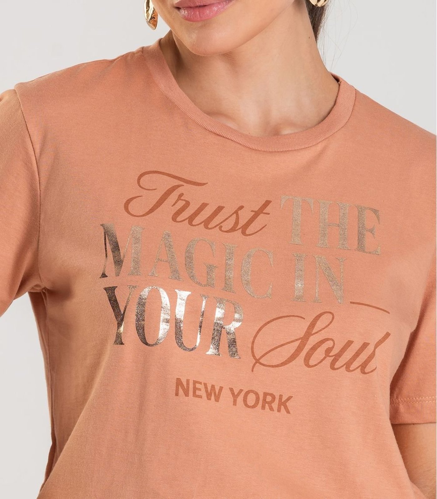 Vista 3 T-shirt Feminina Manga Curta Dianna bege Dianna bege