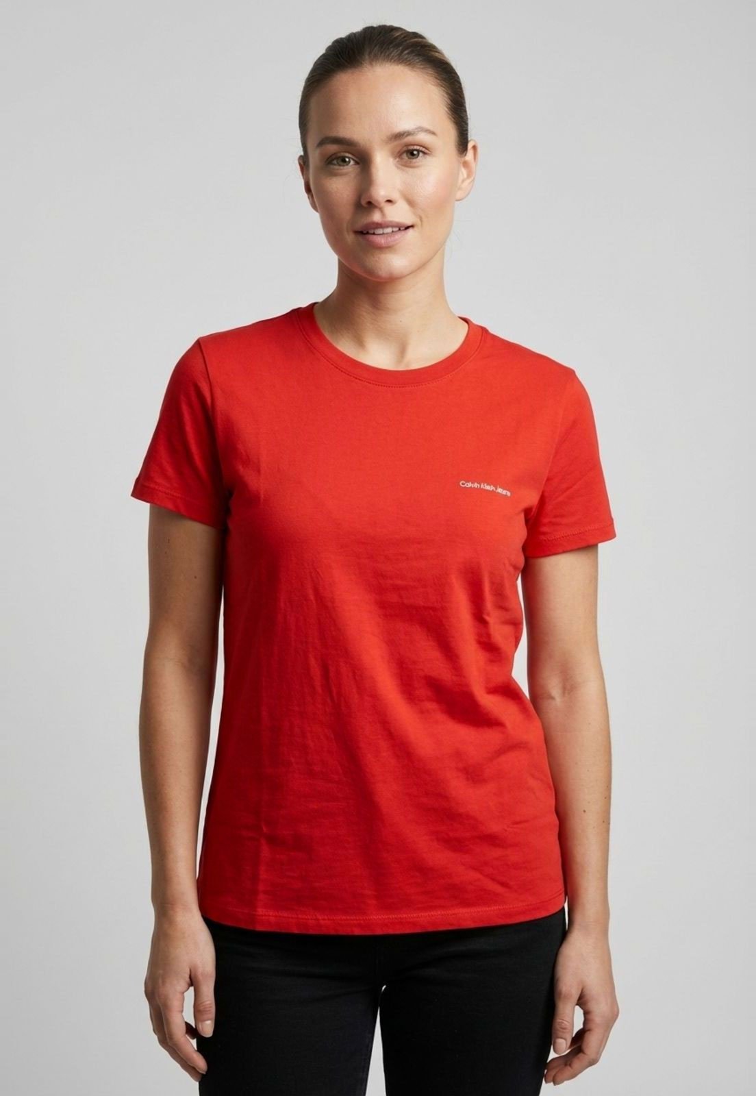 Vista 2 Camiseta Feminina Calvin Klein Jeans Micrologo Vermelha vermelho Calvin Klein Jeans vermelho