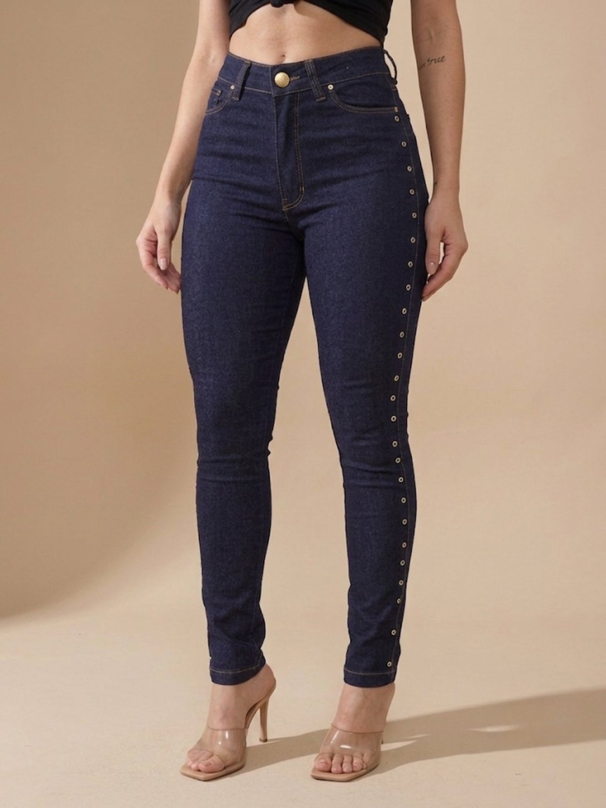 Calça Feminina Skinny Jeans Escuro Azul Levanta Bumbum Cintura Alta com Strass Lateral
