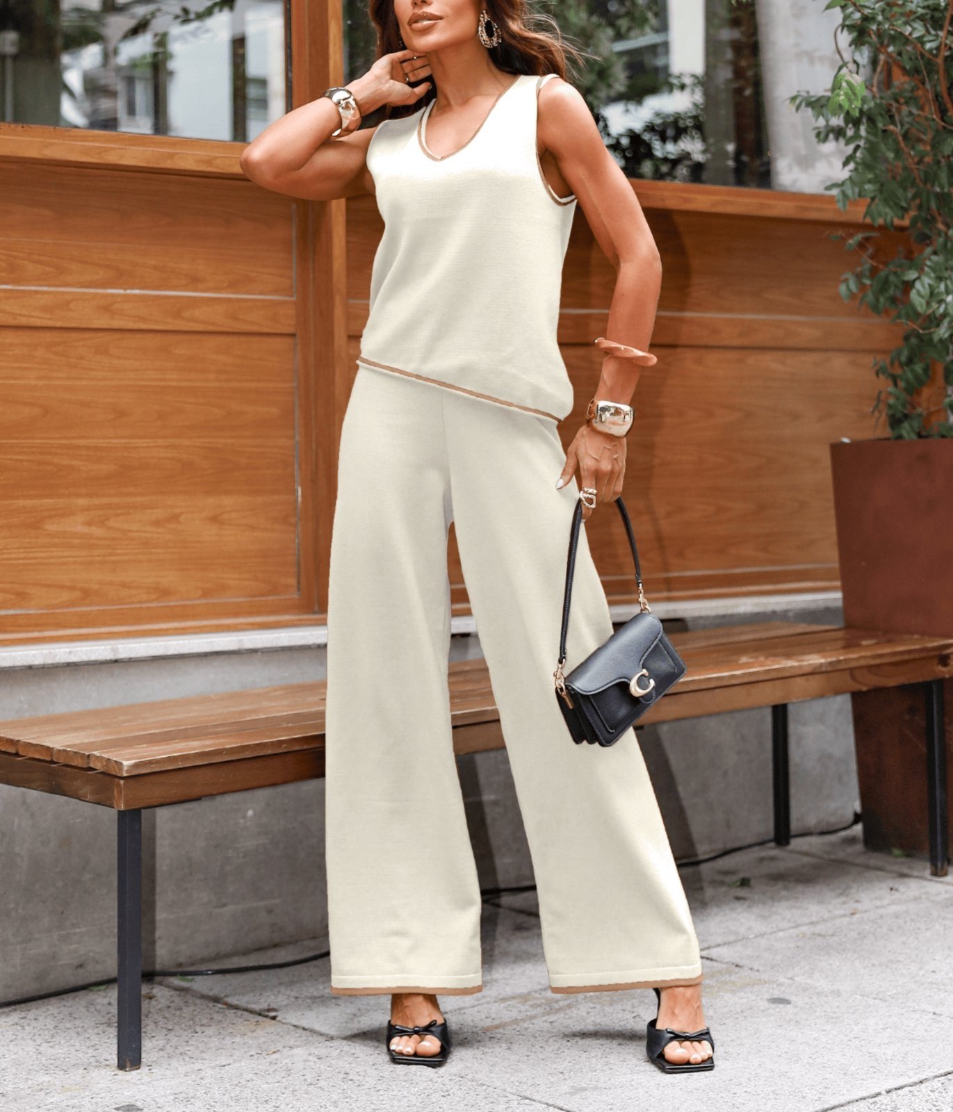 Vista 2 Conjunto Cherry Line Duas Peças Blusa Assimetrica Sem Manga Decote CalçaTricô Off White e Novo bege/off-white white Cherry Line bege/off-white white