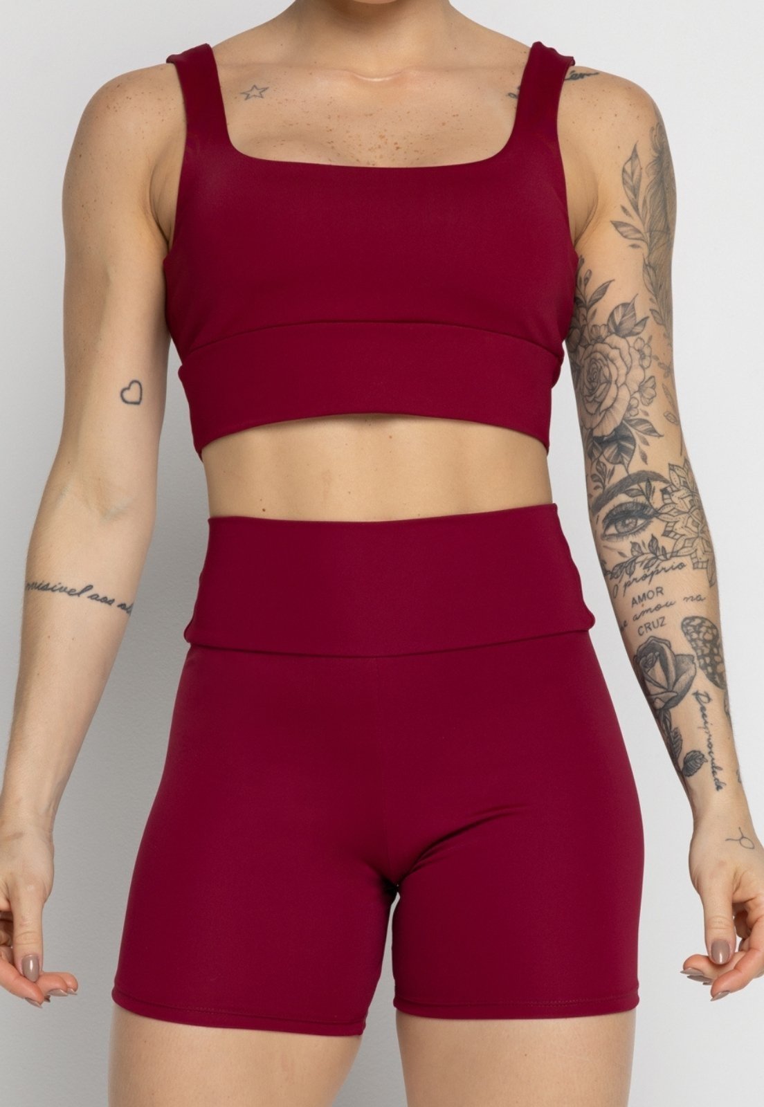 Vista 3 Conjunto Vekyo Top Alça Grossa e Short Poliamida Fitness Cintura Alta Poliamida vinho VEKYO vinho