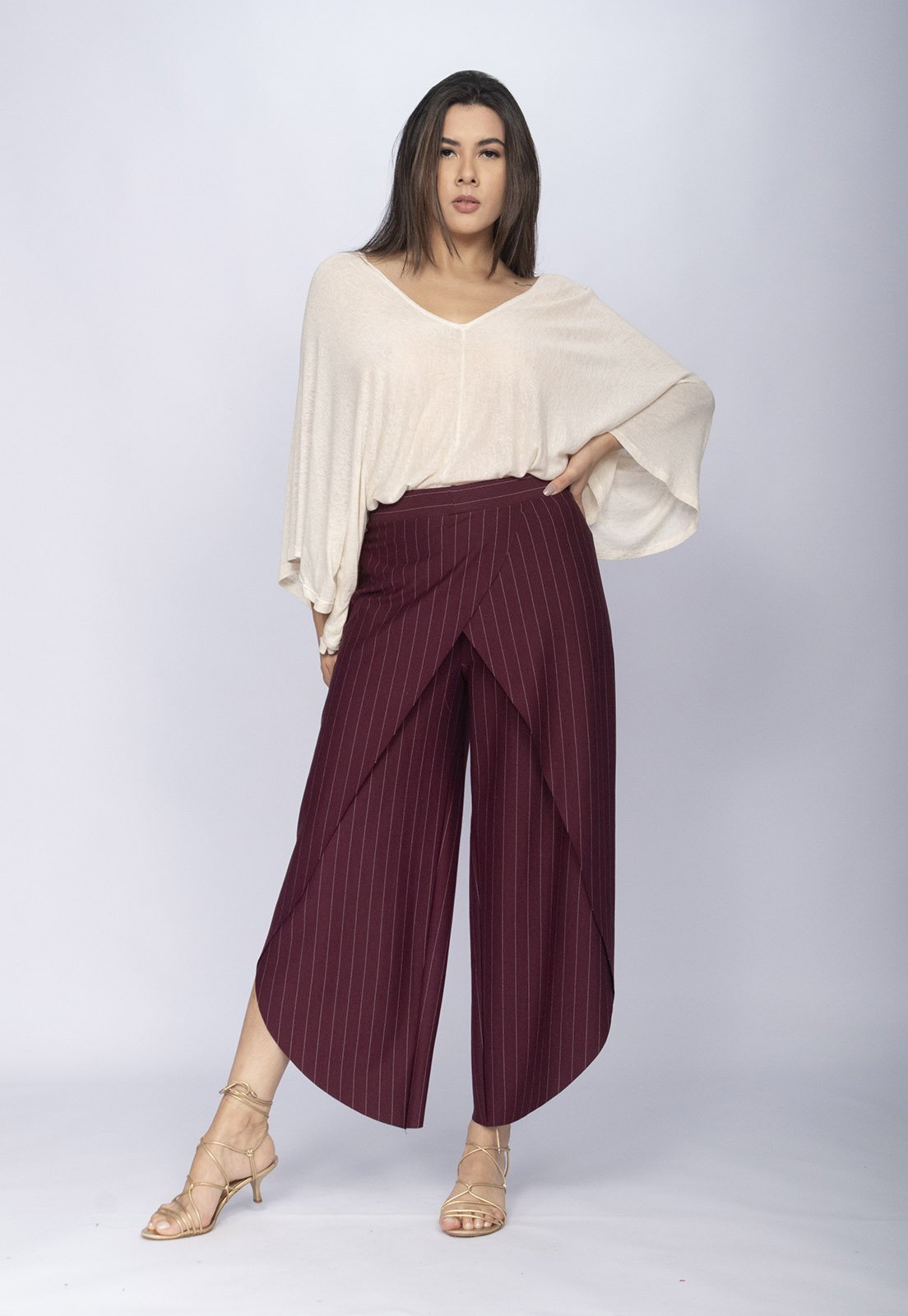 Calça Amazonia Vital Pantacourt Garatéa Transpassada Risca de Giz Vinho Açaí