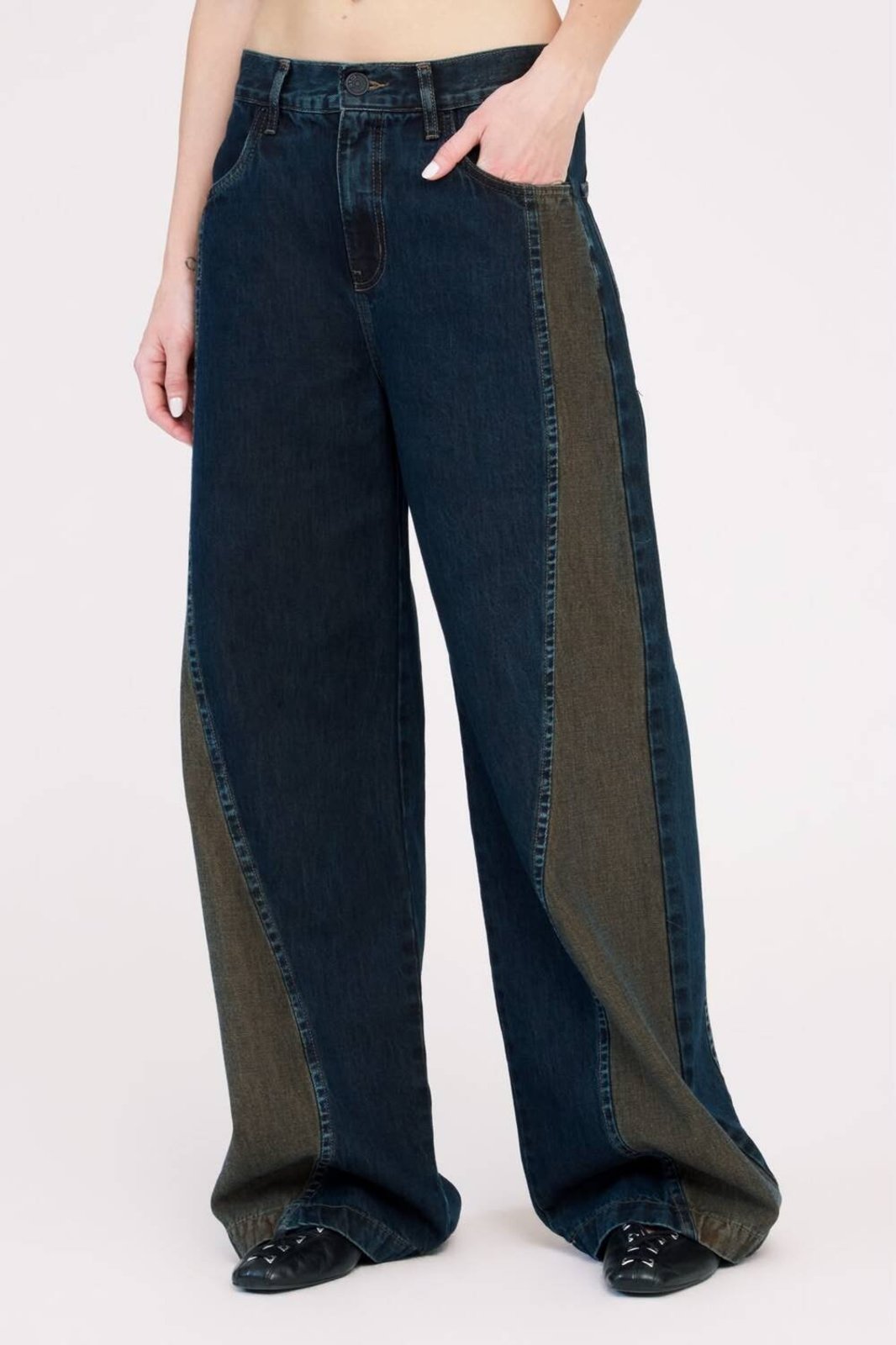 Calça Jeans Feminina Baggy Duo Colcci CLC Azul/Marrom