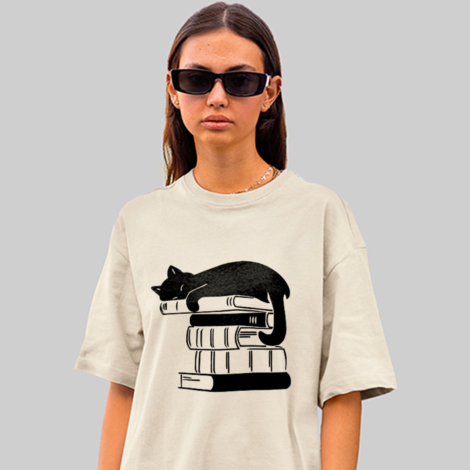 Camiseta Oversized Cat Lover Books Style Unissex Off White