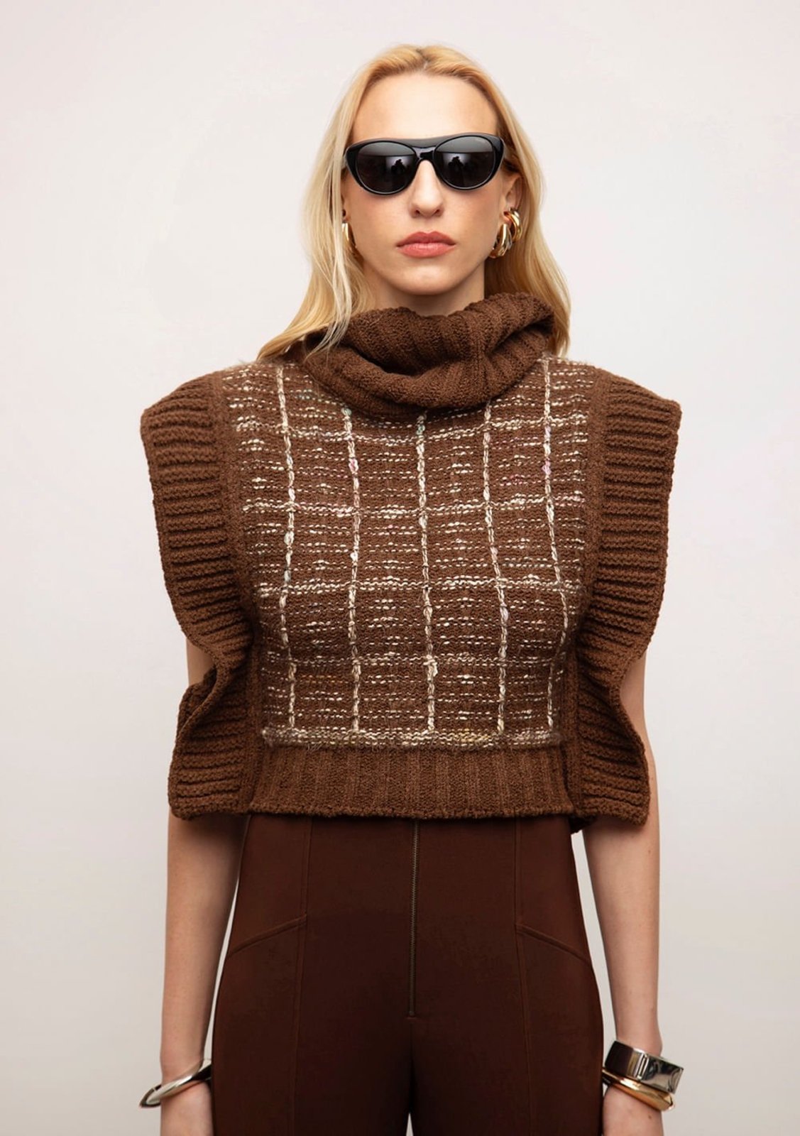 Vista 3 Blusa Iódice Ajustada Gola Alta Sem Alça Cropped marrom IÓDICE marrom
